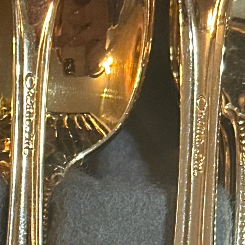 Beautiful flatware with case - Picture 3 of 3